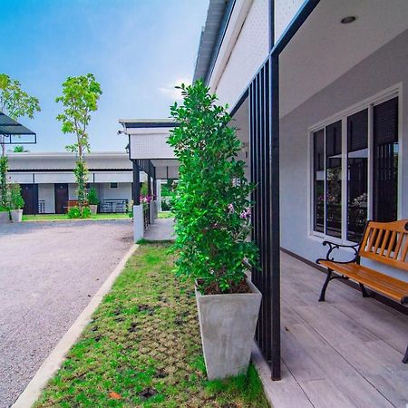Oyo 533 Runya Poolvilla Прачуапкхирикхан Экстерьер фото