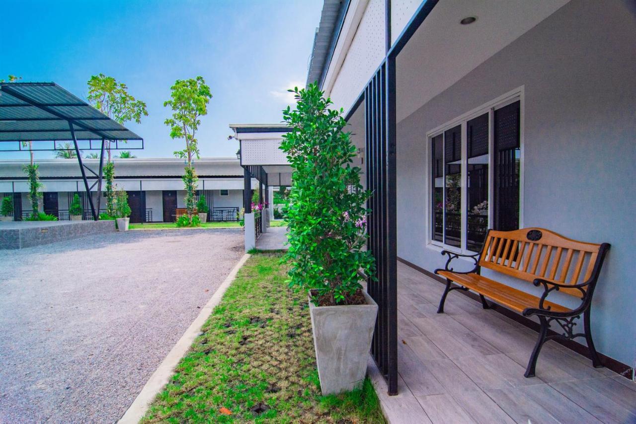 Oyo 533 Runya Poolvilla Прачуапкхирикхан Экстерьер фото